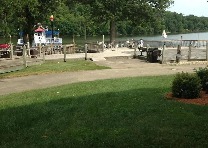 Inn Paddle Wheel